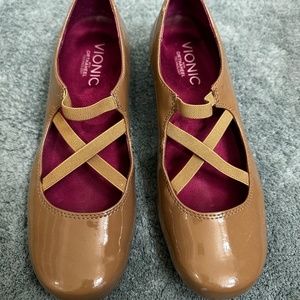Vionic Orthotic Flats - Patent Tan